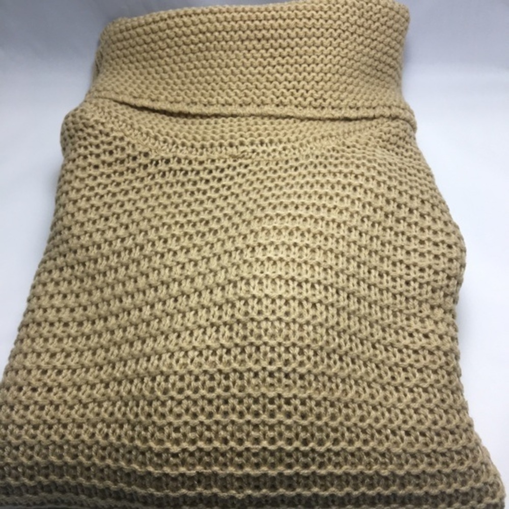 TURTLENECK SWEATER SIZE SMALL
